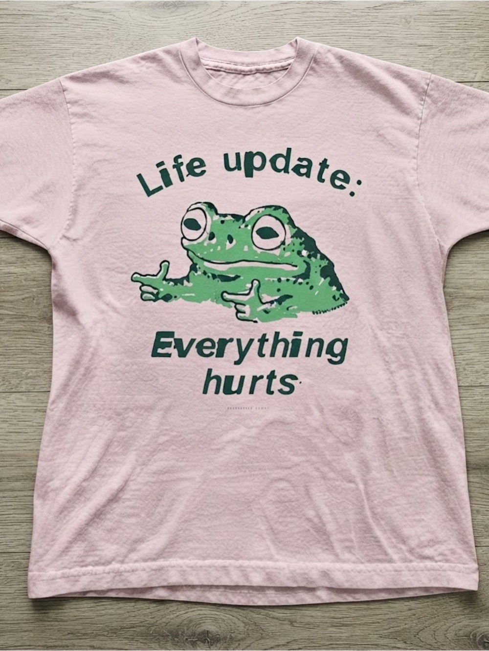 Gildan T-Shirt Life Update Everything Hurts Frog Graphic Tee Pink